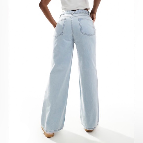 ✨ ASOS DESIGN wide leg dad jeans with knee rip in bleach size - Picture 3 of 4